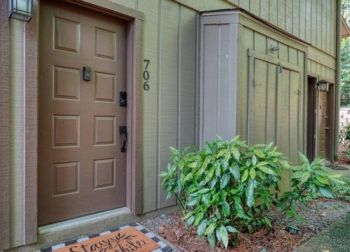 706 Cumberland Ct Se, Smyrna, GA, 30080-8651 | Card Image