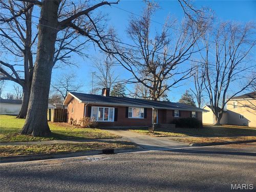 458 W Maple St, Nashville, IL, 62263-1071 | Card Image