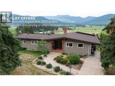 2545 Highway 6, House other with 8 bedrooms, 5 bathrooms and 9 parking in Lumby BC | Image 1