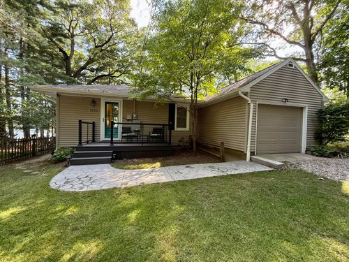 1880 Hemlock Crst, Quincy, MI, 49082-9618 | Card Image
