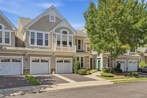 39 Symphony Dr, Lake Grove, NY, 11755-1313 | Card Image