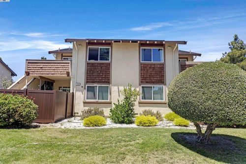 136 Hackamore Ln, Fremont, CA, 94539-7830 | Card Image