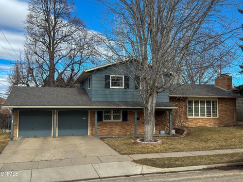 218 E Owens Ave, Bismarck, ND, 58501-1712 | Card Image