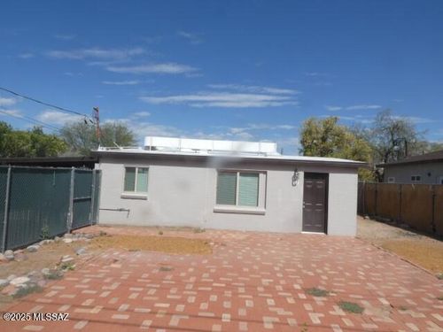 2706 N Eastgate Dr, Tucson, AZ, 85712-1816 | Card Image