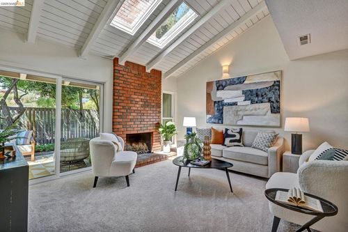 72 Rolling Green Way, Pleasant Hill, CA, 94523-3267 | Card Image