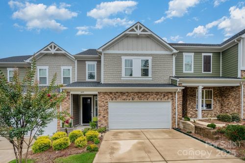 8119 Merryvale Ln, Charlotte, NC, 28214-2658 | Card Image