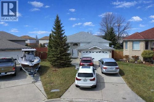 883 Dynasty St, Windsor, ON, N9G2V8 | Card Image