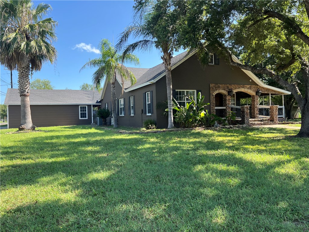 Crockett St, Falfurrias, TX 78355