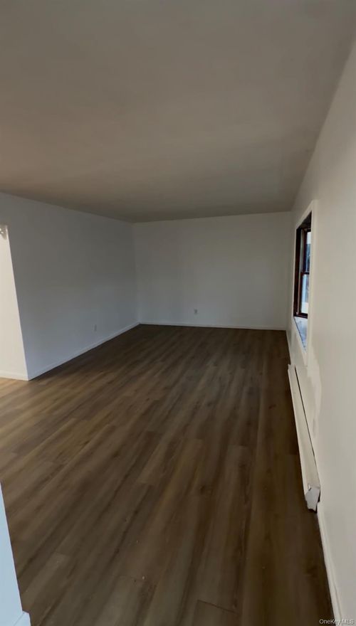 546 Granny Rd, Medford, NY, 11763-1645 | Card Image