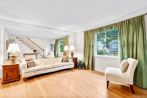 628 Scarsdale Rd, Yonkers, NY, 10707-1328 | Card Image