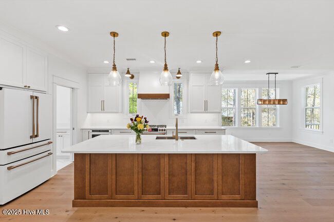 Large kitchen Island with all Cafe appliances | Image 33