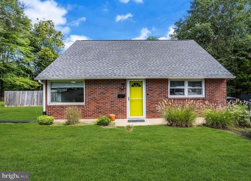 998 Terrace Blvd, Ewing, NJ, 08618-1902 | Card Image