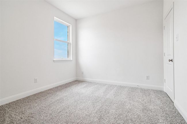 Unfurnished room with carpet floors and baseboards | Image 12