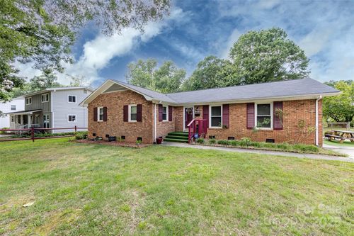 6421 Hidden Forest Dr, Charlotte, NC, 28213-6044 | Card Image