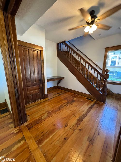 116 N East St, Sigourney, IA, 52591-1705 | Card Image