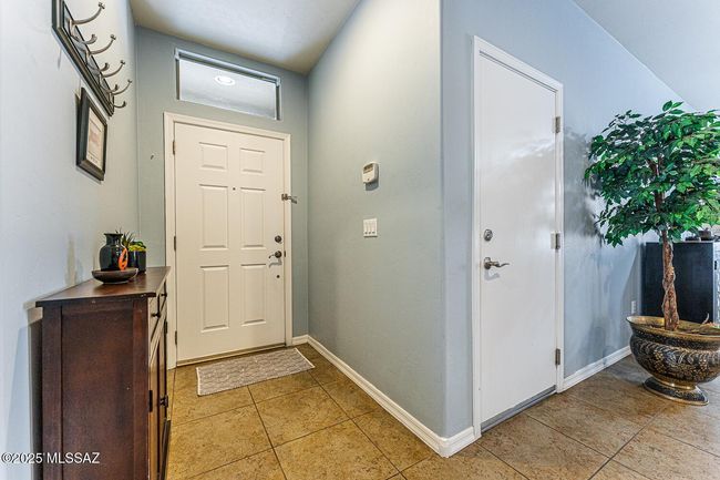 Front entry | Image 33
