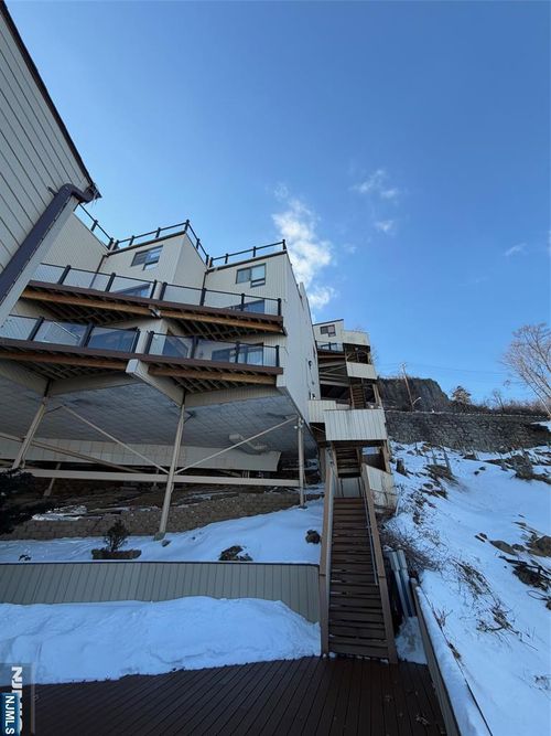 101 State Rt 5, Edgewater, NJ, 07020-1350 | Card Image