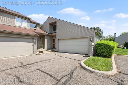 670 Camden Ct, Rochester Hills, MI, 48307-4590 | Card Image