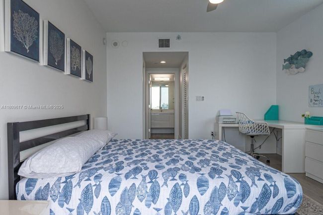APT-401 - 17050 N Bay Rd, Condo with 2 bedrooms, 2 bathrooms and null parking in Sunny Isles Beach FL | Image 16