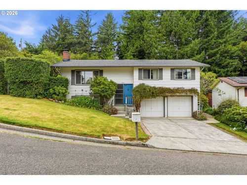 925 Oakway Dr, Coos Bay, OR, 97420-1928 | Card Image
