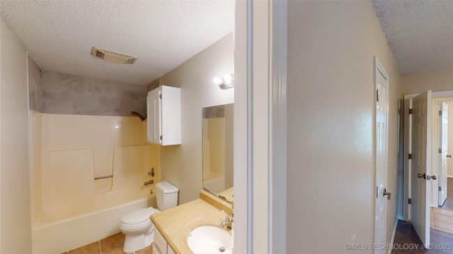 8913 92 Nd Pl, House other with 3 bedrooms, 2 bathrooms and null parking in Tulsa OK | Image 8