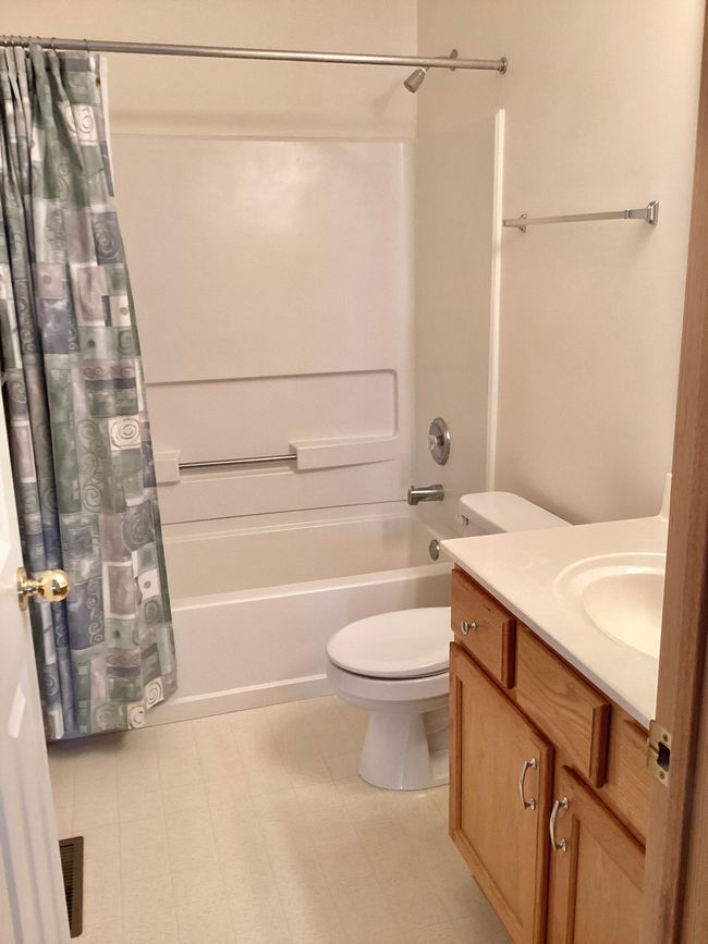 Upper level guest full bath. | Image 17