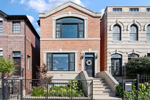 2151 N Oakley Ave, CHICAGO, IL, 60647-3267 | Card Image