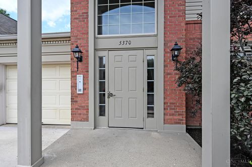 5370 Meadow Walk Ln, Cincinnati, OH, 45247 | Card Image