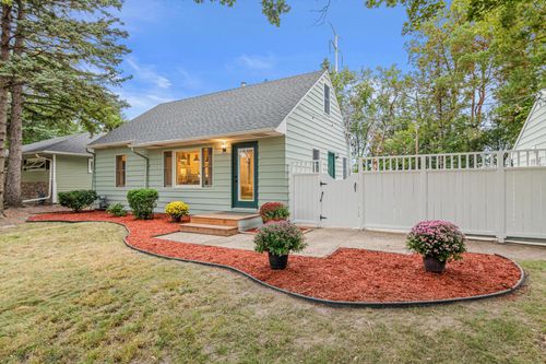 1645 Rose Pl, Roseville, MN, 55113-2802 | Card Image