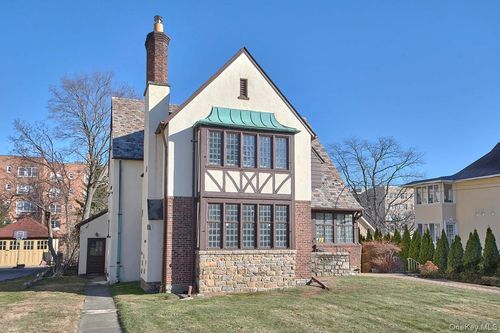 47 Greenridge Ave, White Plains, NY, 10605-1623 | Card Image