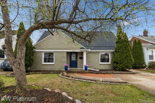 22436 Lakeland St, Saint Clair Shores, MI, 48081-2324 | Card Image