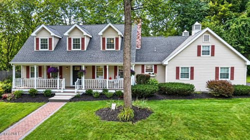 4 Massachusetts Ct, Rexford, NY, 12148-1322 | Card Image