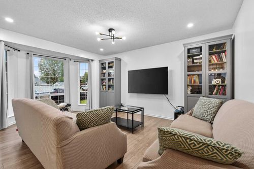 91 Martinwood Crt Ne, Calgary, AB, T3J3H2 | Card Image
