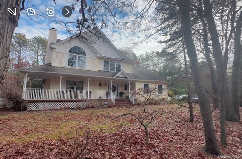 43 N Cozine Rd, Manorville, NY, 11949-3031 | Card Image