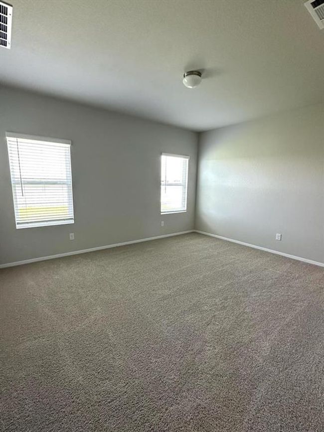 Carpeted empty room with baseboards | Image 8