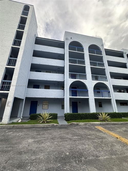 apt-109-9440 Fontainebleau Blvd, Miami, FL, 33172-7526 | Card Image