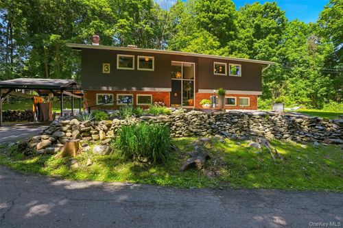 3 Balsam Ln, Newburgh, NY, 12550-2943 | Card Image