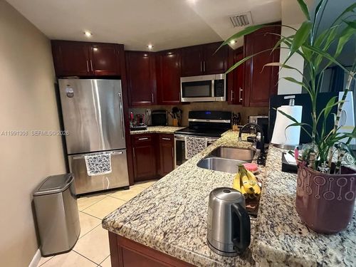 e213-9715 Fontainebleau Blvd, Miami, FL, 33172-6722 | Card Image