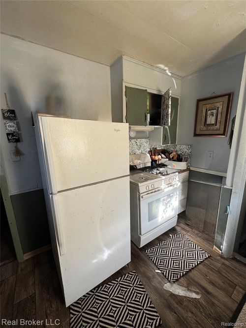 20026 Strasburg St, Detroit, MI, 48205-1025 | Card Image