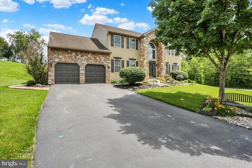 207 Buckhead Ln, DOUGLASSVILLE, PA, 19518-9625 | Card Image