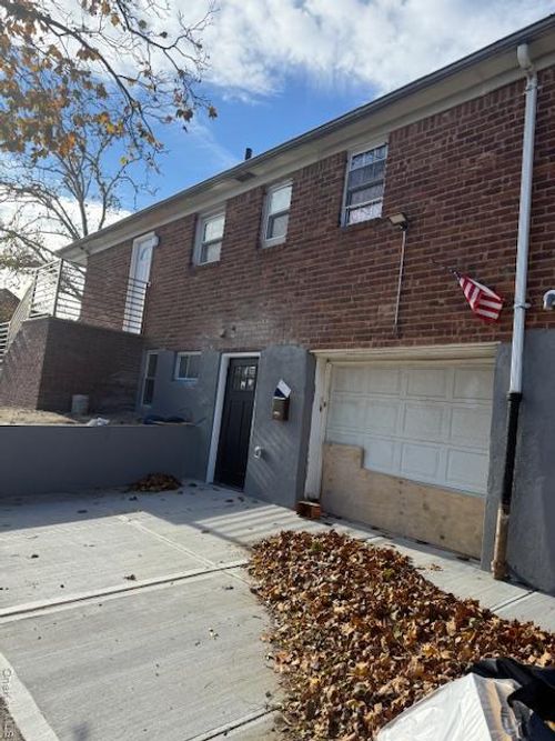 16919 69th Ave, Fresh Meadows, NY, 11365-3303 | Card Image