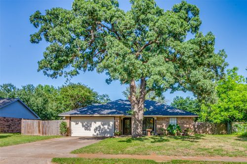 609 Henderson St, Joshua, TX, 76058-3179 | Card Image