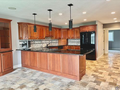 721 E 1650 Rd, Baldwin City, KS, 66006-7348 | Card Image