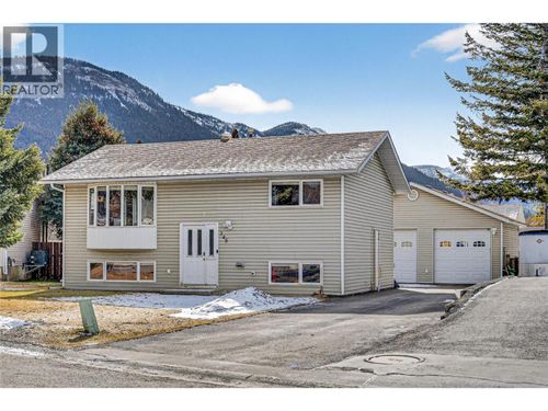 345 Pacific Yew Cres, Sparwood, BC, V0B2G0 | Card Image