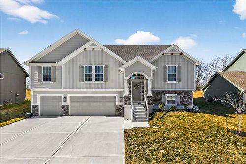 11810 N Bellaire Ave, Kansas City, MO, 64156-7709 | Card Image