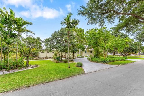 501 Lawn Way, Miami Springs, FL, 33166-3917 | Card Image