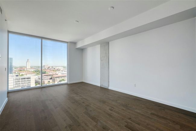 Living featuring floor to ceiling windows, and a city view | Image 9