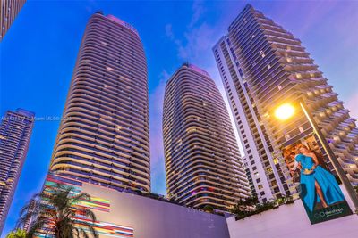 3906 - 55 Sw 9th St, Condo with 3 bedrooms, 3 bathrooms and null parking in Miami FL | Image 2