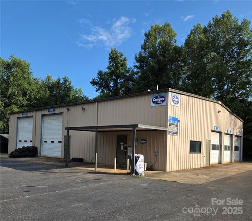 912 Nc 18 Us 64, Morganton, NC, 28655-0016 | Card Image