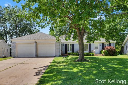 5959-5961 Crestmoor Drive Se, Kentwood, MI, 49508 | Card Image